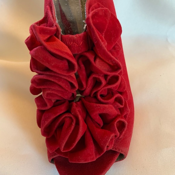🎉Host Pick🎉Charlotte Russe Red Suede Feel Heels Open Toe and Gorgeous Ruffles! - Picture 3 of 10